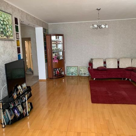 Bright Room Near International Exhibition Centre Kyiv Exterior photo