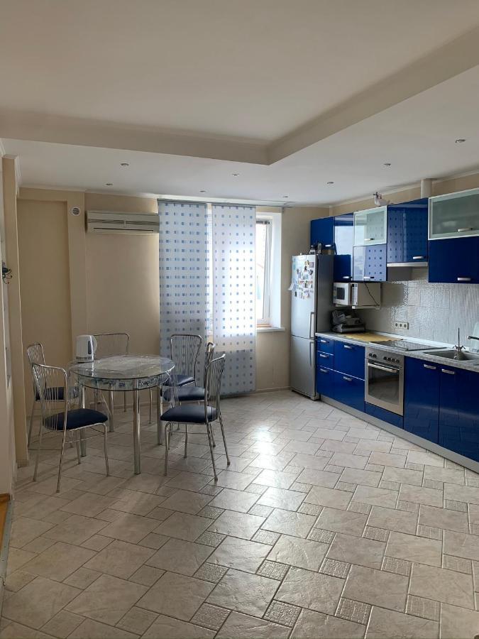 Bright Room Near International Exhibition Centre Kyiv Exterior photo